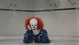 Photo Grippe-Sou Pennywise (téléfilm), Tim Curry