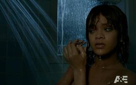 Bates Motel : Rihanna rend un hommage sexy et malin à la scène de la douche de Psychose