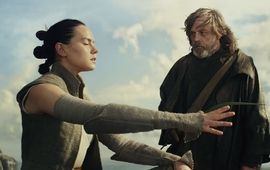 Star Wars : Les Derniers Jedi : Rian Johnson a étrangement coupé une scène majeure du film entre Luke et Rey
