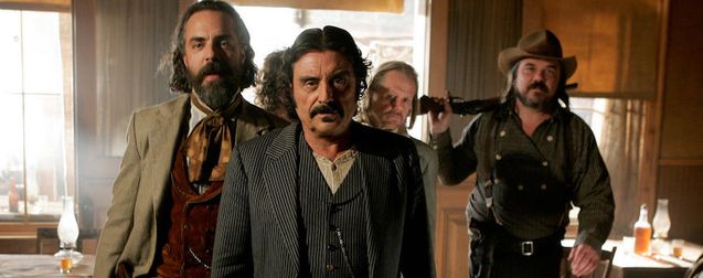 Deadwood : le film de conclusion dévoile deux premières images moustachues