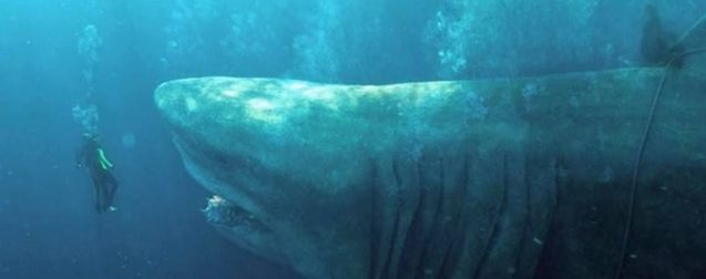 En eaux troubles : Jason Statham fait la bagarre au super-requin dans un nouveau super-trailer
