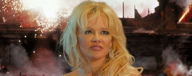 Pamela Anderson rejoint le casting du remake de cette comédie culte avec Liam Neeson (bon courage)