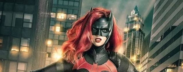 Batwoman se dévoile encore plus dans de nouvelles images étranges de Elseworlds, le crossover de l'Arrowverse