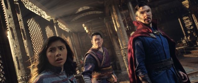 Doctor Strange in the Multiverse of Madness : Photo Xochitl Gomez, Benedict Wong, Benedict Cumberbatch
