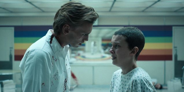 Stranger Things : photo, Millie Bobby Brown, Jamie Campbell Bower