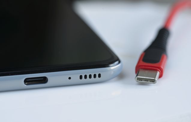High-tech base de données : Différents types USB - smartphone et câble USB