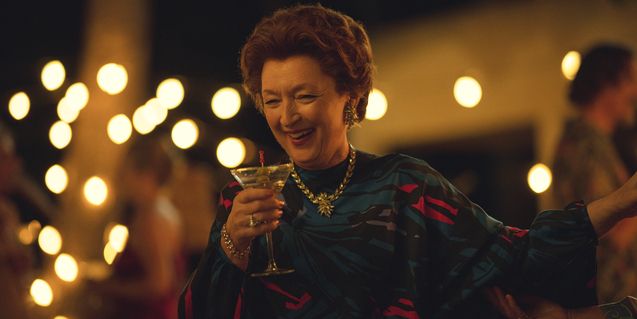 The Crown : Photo Lesley Manville