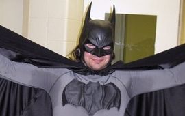Un Batman amateur s'en prend à la police de Seattle